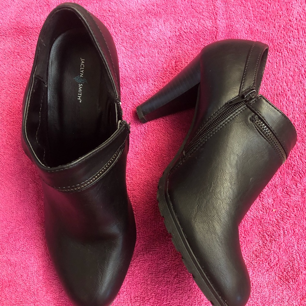 Jaclyn Smith Santana ankle booties